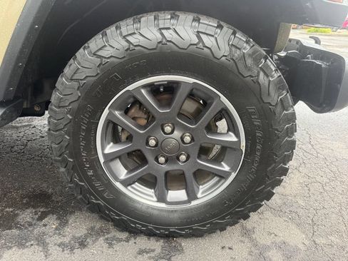 Used 2020 Jeep Gladiator Overland AWD/4WD image 64