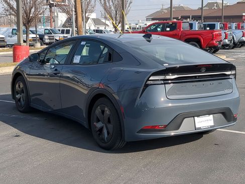 New 2026 Toyota Prius SE image 3