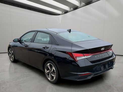 Used 2023 Hyundai Elantra SEL w/ Convenience Package FWD image 3