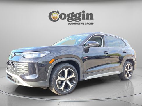 Used 2025 Volkswagen Tiguan SE FWD image 1