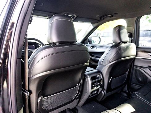 New 2025 Jeep Grand Cherokee Limited w/ Black Appearance Package image 19