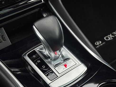 Used 2018 INFINITI QX30 AWD w/ Cafe Teak Theme Package image 31