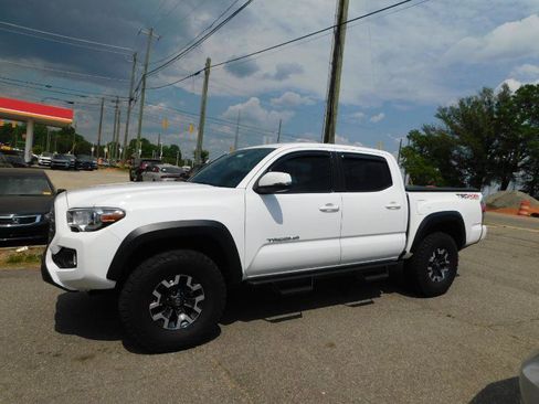 Used 2021 Toyota Tacoma TRD Off-Road w/ Technology Package AWD/4WD image 2