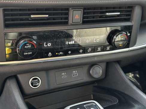 Certified 2023 Nissan Rogue SV w/ SV Premium B Package image 31