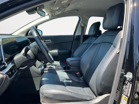 Used 2025 Kia Sportage EX FWD image 9