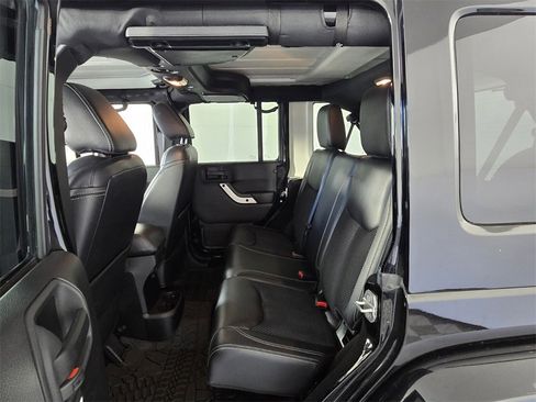 Used 2015 Jeep Wrangler Unlimited Sahara image 8
