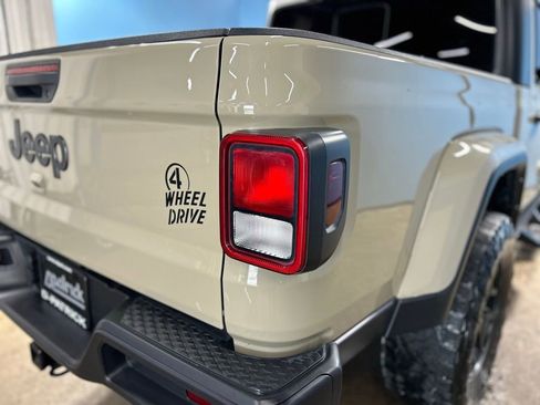 Used 2022 Jeep Gladiator Sport AWD/4WD image 13