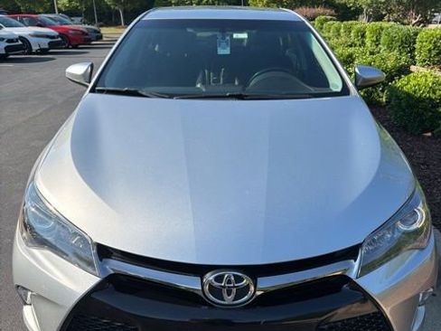 Used 2016 Toyota Camry SE FWD image 1