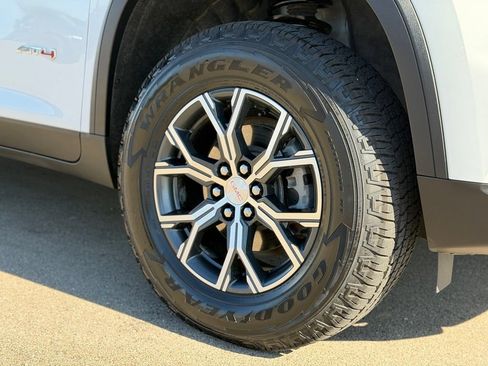 Used 2024 GMC Acadia AT4 w/ Luxury Package AWD/4WD image 27