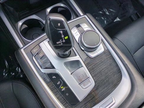 Used 2017 BMW 740i image 12
