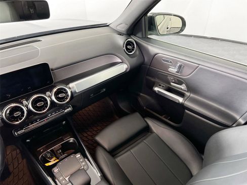 Used 2021 Mercedes-Benz GLB 250 4MATIC image 21