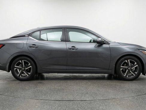 Used 2025 Nissan Sentra SV FWD image 11