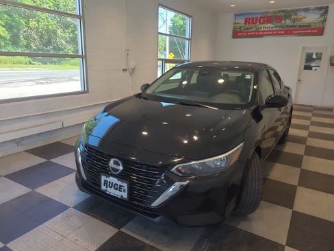 Used 2024 Nissan Sentra SV FWD image 2