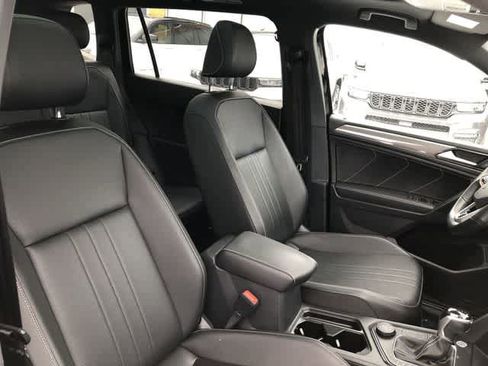 Used 2022 Volkswagen Tiguan SE R-Line image 29