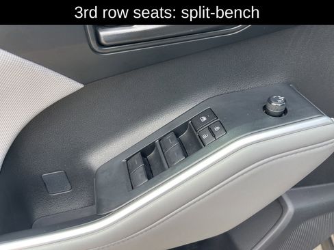 Used 2023 Toyota Highlander LE FWD image 13