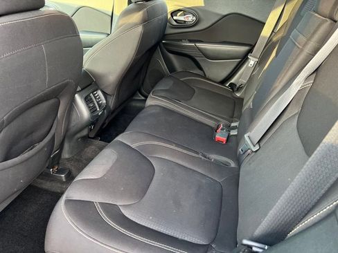 Used 2015 Jeep Cherokee Latitude image 13