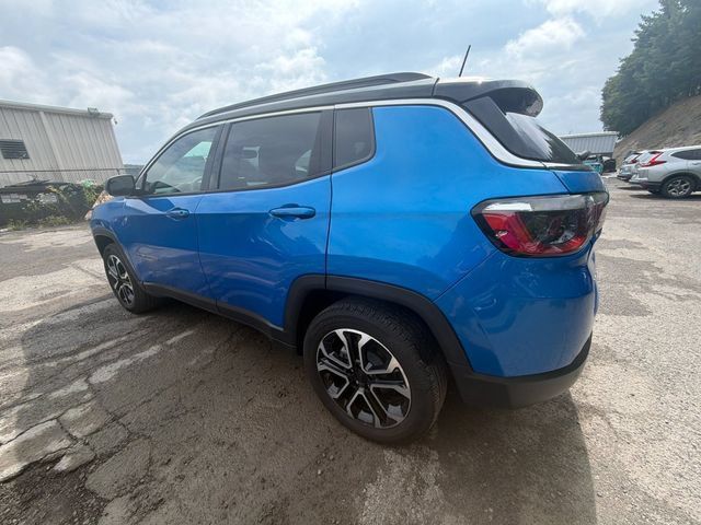 Used 2023 Jeep Compass Limited AWD/4WD image 3