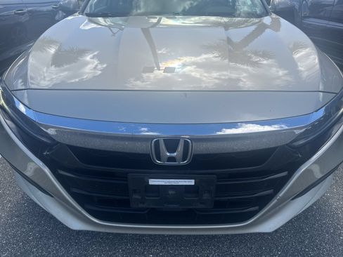 Used 2018 Honda Accord Touring image 10