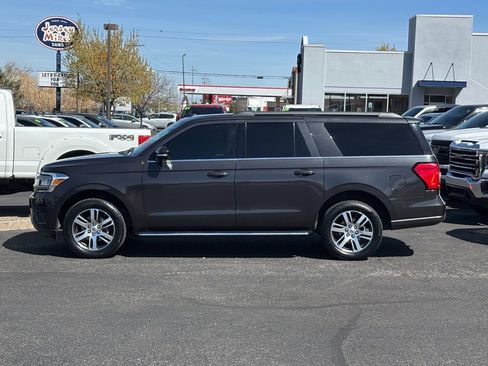 Used 2023 Ford Expedition Max XLT image 2