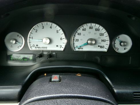 Used 2005 Ford Thunderbird Deluxe image 16