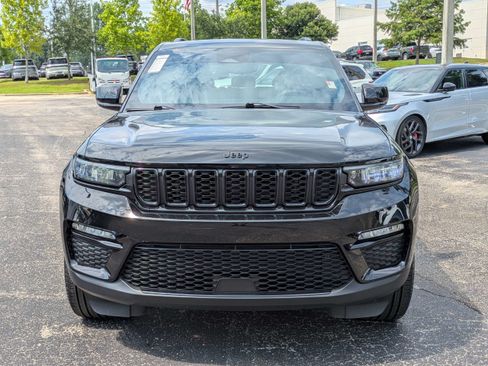 Used 2024 Jeep Grand Cherokee Limited w/ Black Appearance Package RWD image 9