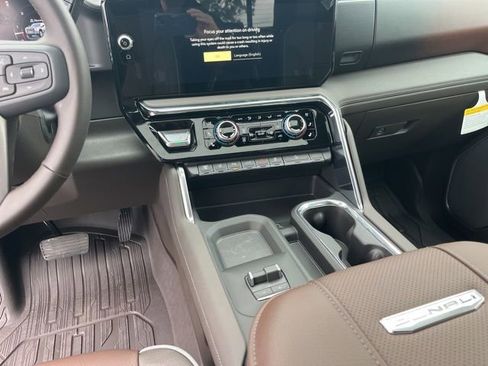 New 2026 GMC Sierra 2500 Denali w/ Denali Reserve Package AWD/4WD image 18
