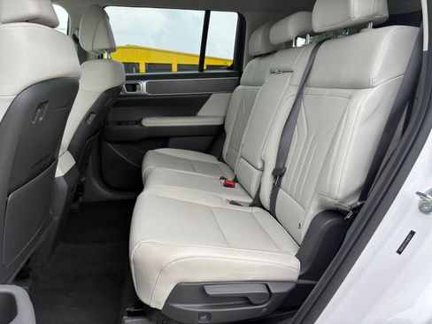 Used 2025 Hyundai Santa Fe SEL FWD image 23