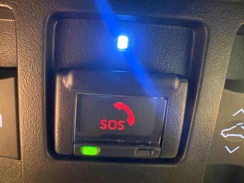 Used 2022 Toyota Camry XSE image 19