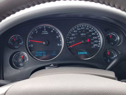 Used 2011 GMC Yukon SLT w/ SLT Chrome Package RWD image 16