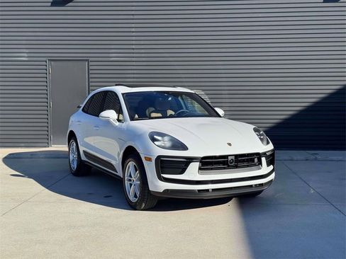Used 2020 Porsche Cayenne Turbo image 9