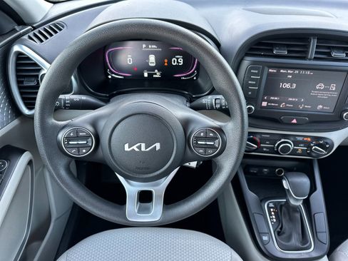 Used 2023 Kia Soul LX FWD image 13