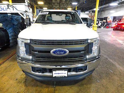 Used 2019 Ford F550 4x4 Regular Cab Super Duty image 2