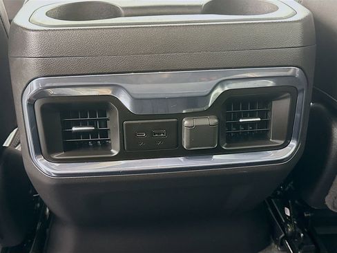 Used 2022 Chevrolet Silverado 1500 High Country w/ Technology Package image 27