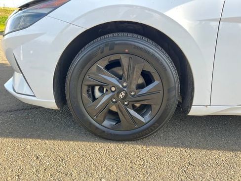 Used 2021 Hyundai Elantra Blue image 27