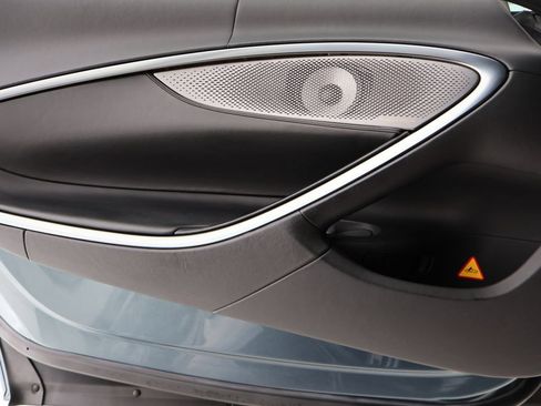 Used 2023 McLaren Artura RWD image 33
