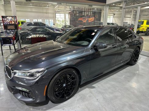 Used 2018 BMW 750i RWD image 10