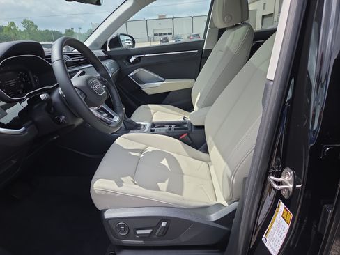 Certified 2025 Audi Q3 2.0T Premium w/ Convenience Package AWD/4WD image 5