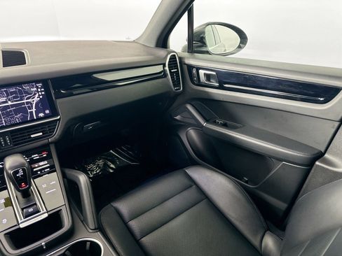 Used 2022 Porsche Cayenne AWD/4WD image 21