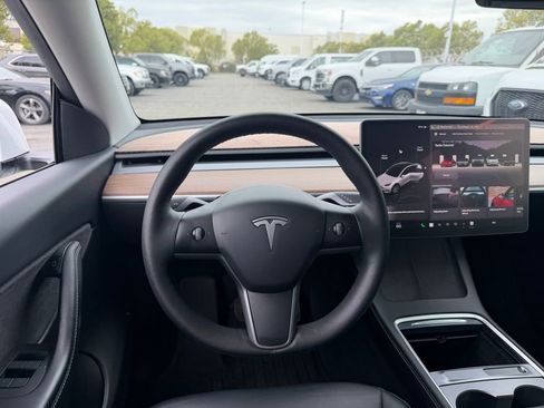 Used 2022 Tesla Model Y Long Range AWD/4WD image 5