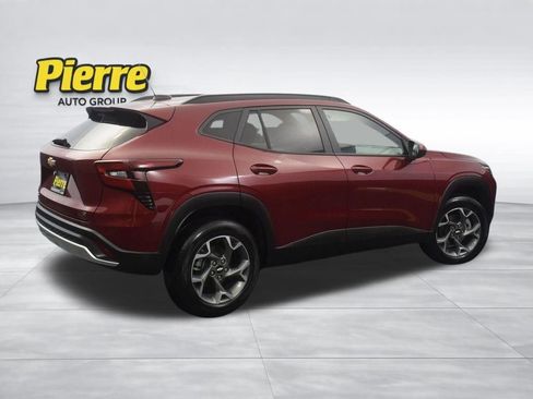 Used 2025 Chevrolet Trax LT image 1