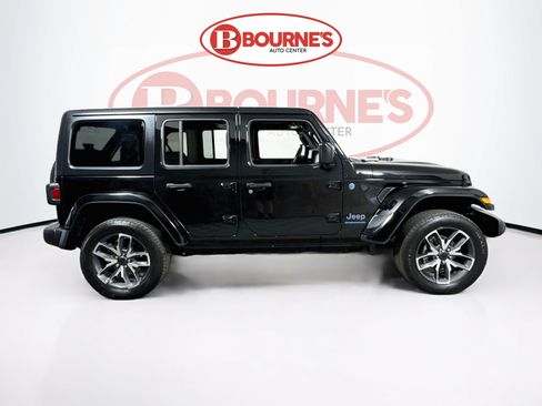 Used 2024 Jeep Wrangler Unlimited w/ Convenience Group AWD/4WD image 10