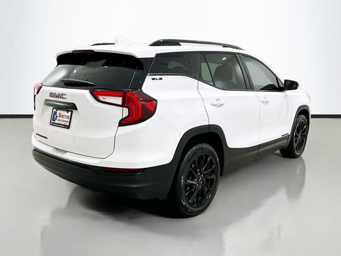 Used 2023 GMC Terrain SLE w/ Driver Convenience Package image 7