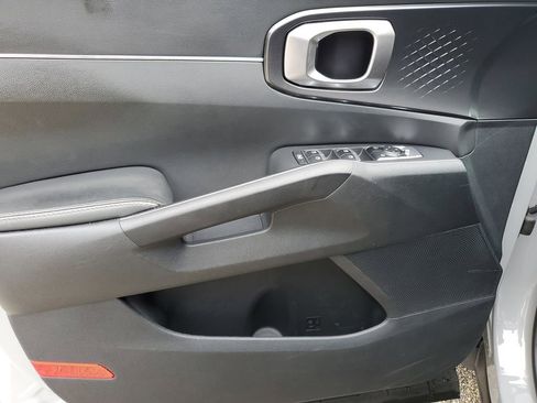 Used 2025 Kia Sorento S FWD image 19
