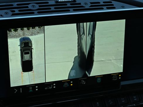 Used 2022 Chevrolet Silverado 1500 ZR2 w/ Technology Package image 33