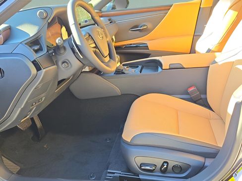 New 2025 Lexus ES 350 w/ Premium Package image 4