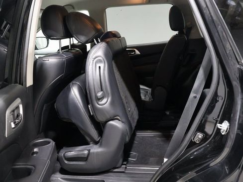 Used 2019 Nissan Pathfinder SL image 17