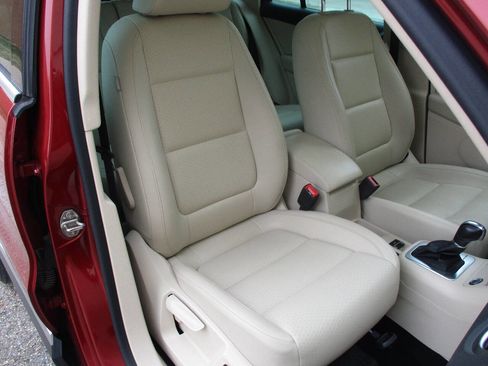 Used 2016 Volkswagen Tiguan SE image 24