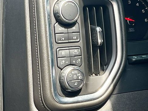 Used 2019 Chevrolet Silverado 1500 High Country w/ Technology Package AWD/4WD image 10
