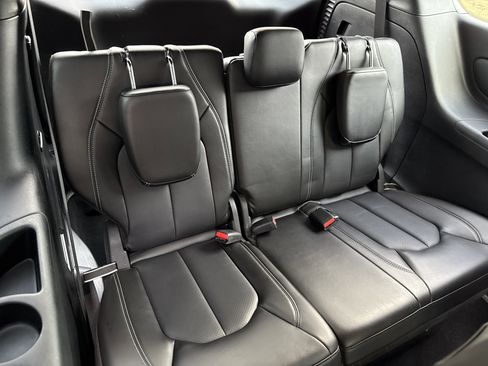 Used 2025 Chrysler Pacifica Select image 16
