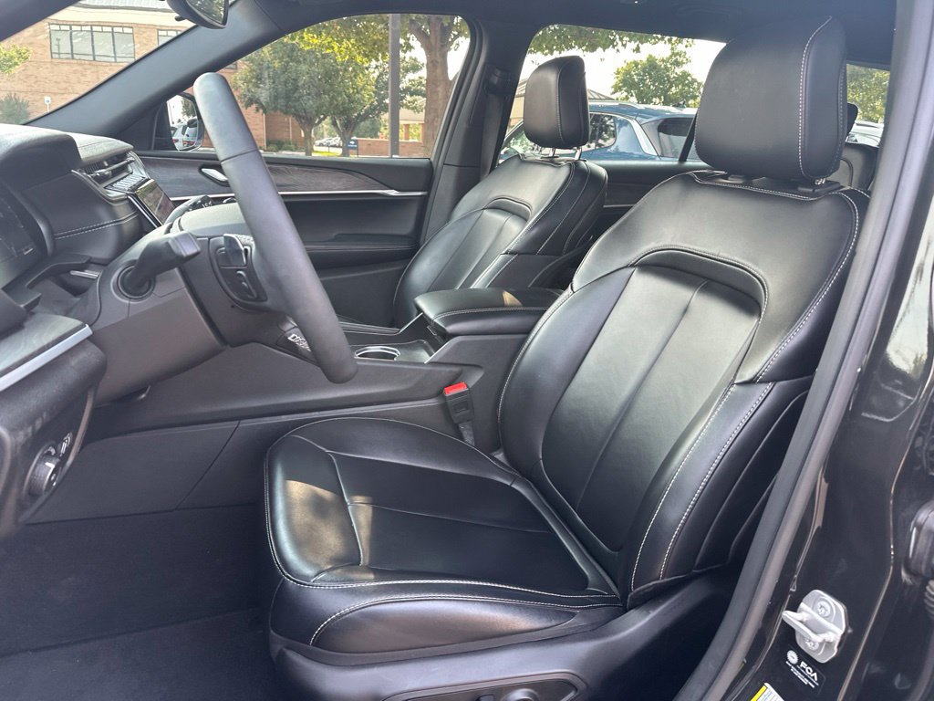 Used 2024 Jeep Grand Cherokee L Limited RWD image 15